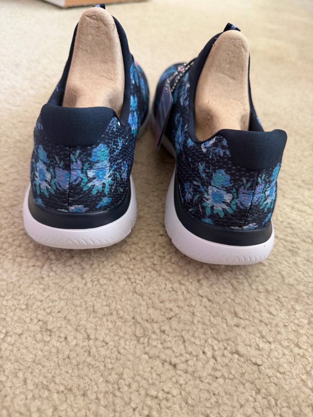 Skechers Memory Foam Shoes NWB , blue/green flowers, women size 9 - Picture 3 of 8